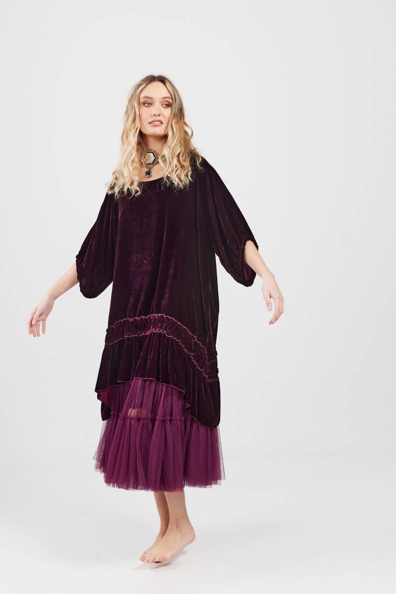 Violette Velvet Kleid Aus Bordeaux Samt. Luxus Samt Hängerchen in Burgundy von MissRoseSisterViolet