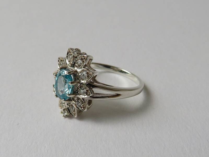 Vintage 925Er Silberring Gr. 54 Mit Funkelnden Zirkonen + Aquamarin Vintage 925Er Silberring Gr. 54 Mit Funkelnden Zirkonen + Aquamarin von MissTellGeschenke