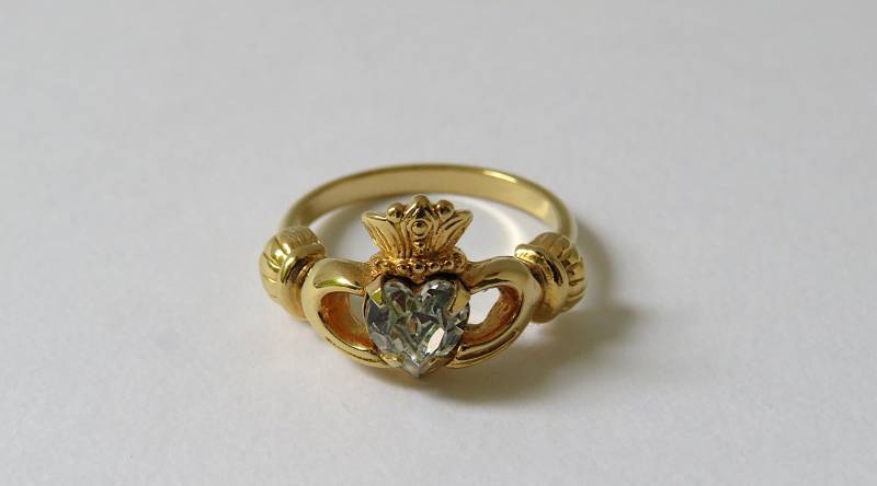Vintage Claddagh Ring Goldfarben Mit Funkelndem Stein Herz Gr. 53 Verlobungsring von MissTellGeschenke