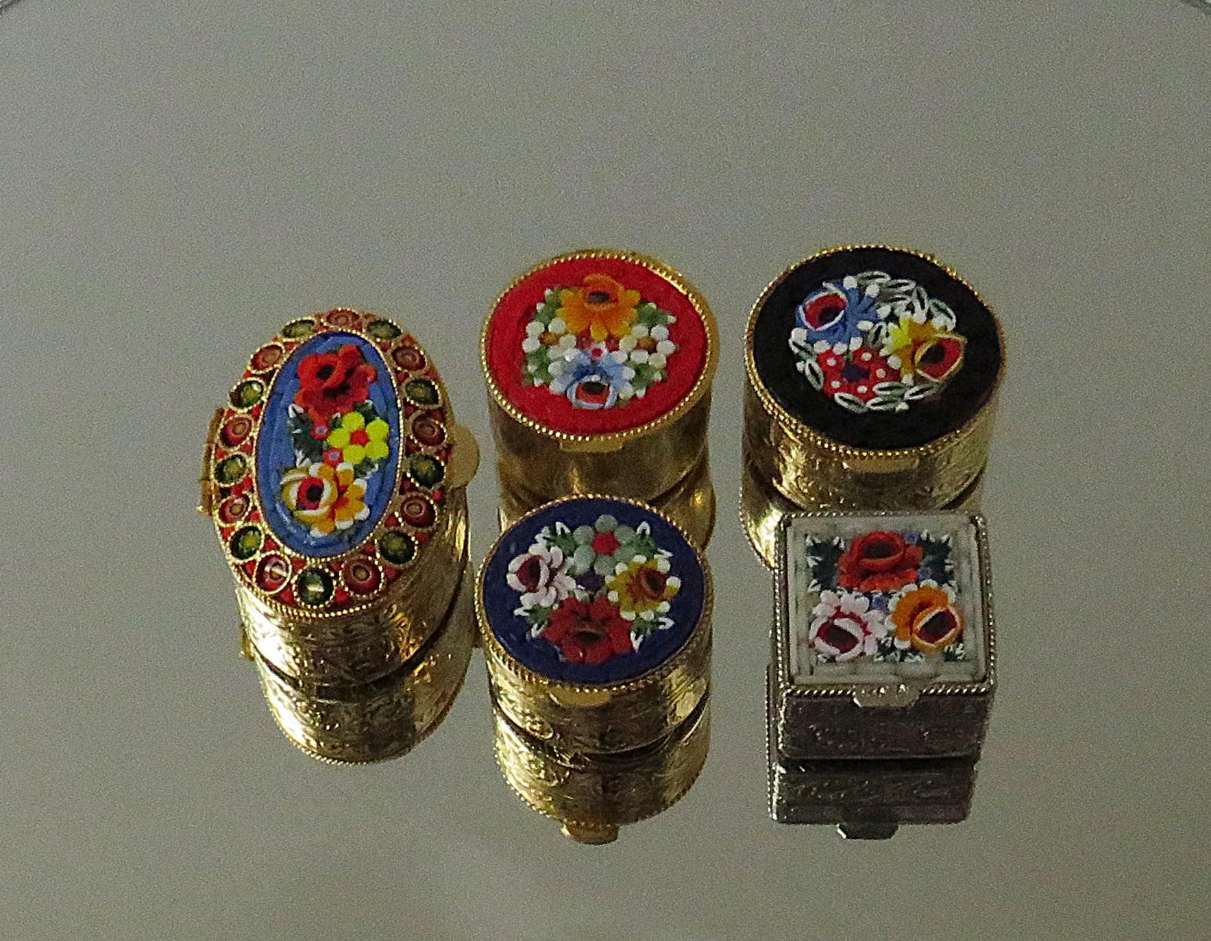 Vintage Pillendose Mikromosaik Millefiori Zur Wahl Pillenbox Tablettenbox von MissTellGeschenke