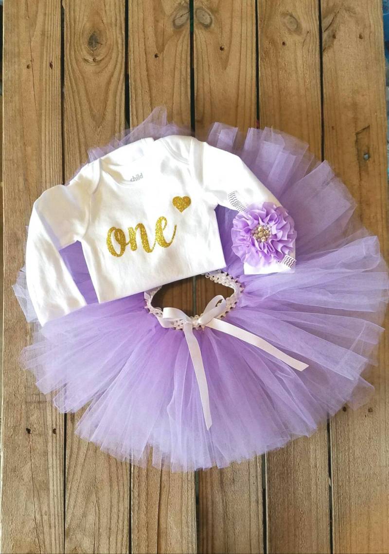 Ein Jahr Altes Mädchen Geburtstag Outfit - Erste Geburtstagsfeier One Gold Glittered 1 Lavendel Lila Tutu Outfits Smash Cake Foto Requisiten Western von MissThangs