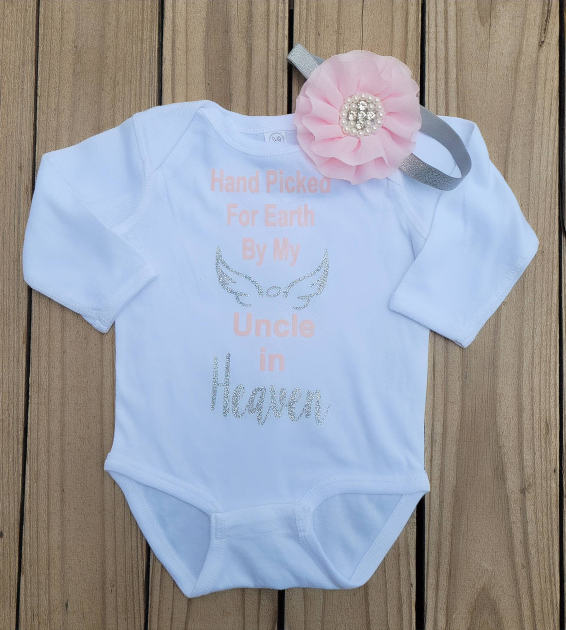 Handgepflückt Für Die Erde Von Meinem Onkel Im Himmel, Himmel Schickte Bodysuit, Krankenhaus Nach Hause Kommen Outfit, Handgepflückter von MissThangs