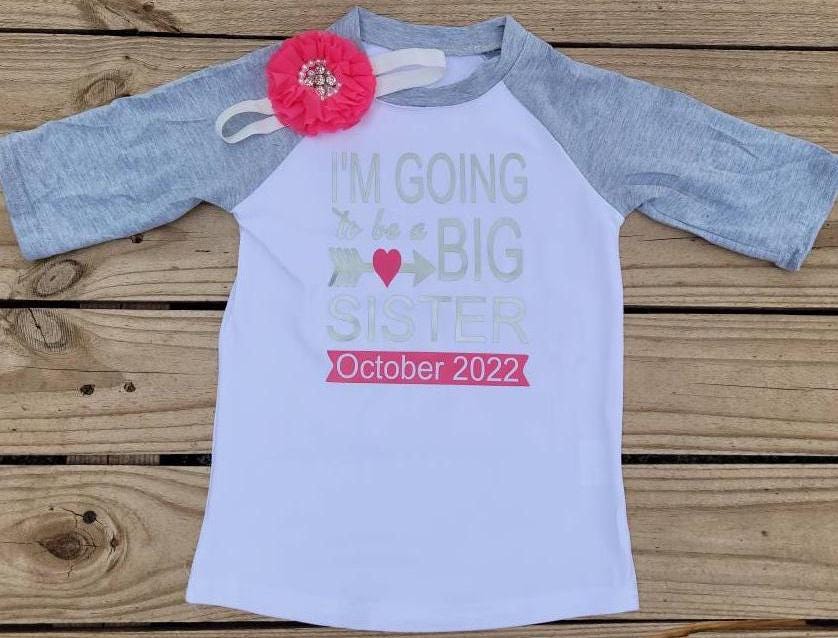 Zum Big Sister 2025 Shirt Gefördert, Est. Sibling, Babyankündigung, Große Schwester Anküdigung Tshirt, Neues Babygeschenk von MissThangs