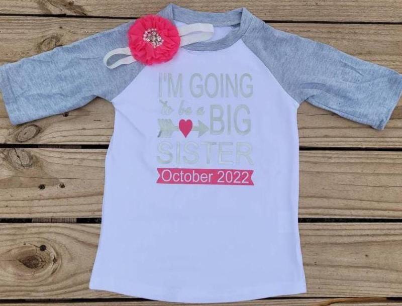 Zum Big Sister 2025 Shirt Gefördert, Est. Sibling, Babyankündigung, Große Schwester Anküdigung Tshirt, Neues Babygeschenk von MissThangs