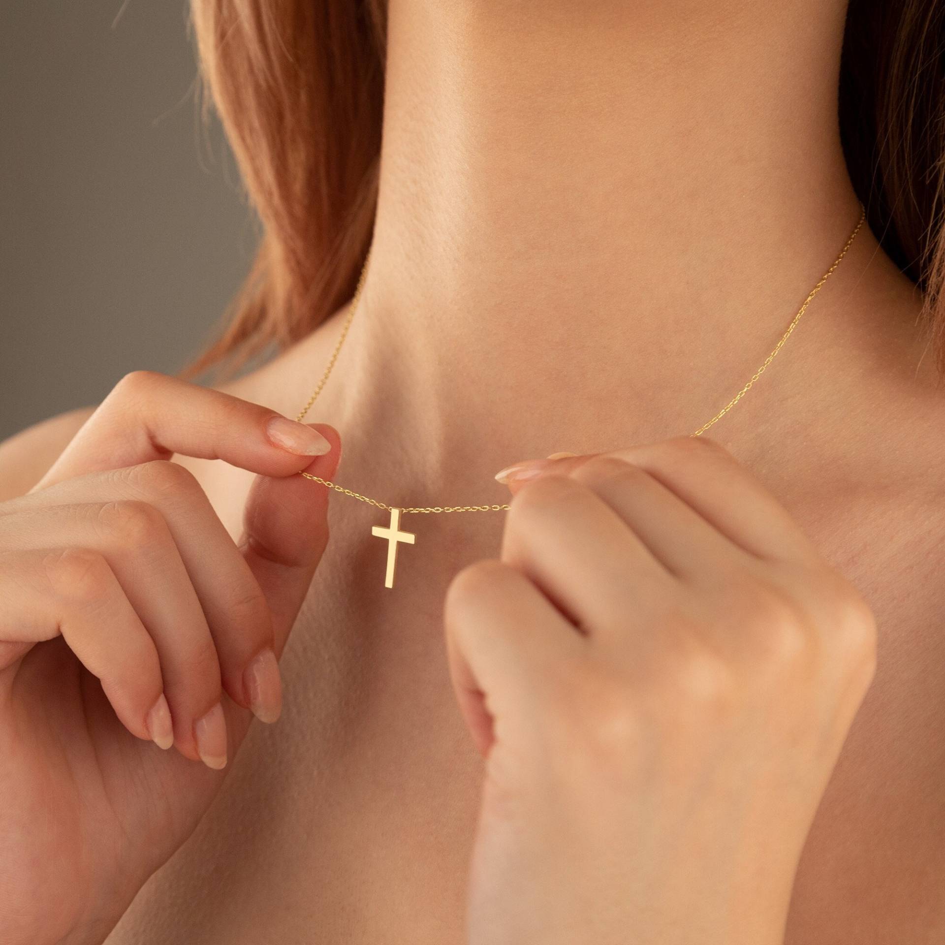 14K Solid Gold Kleine Kreuz Halskette - Einfache Zierliche Handgemachte Religiöse Schmuck Geschenke von MissTubiJewellery