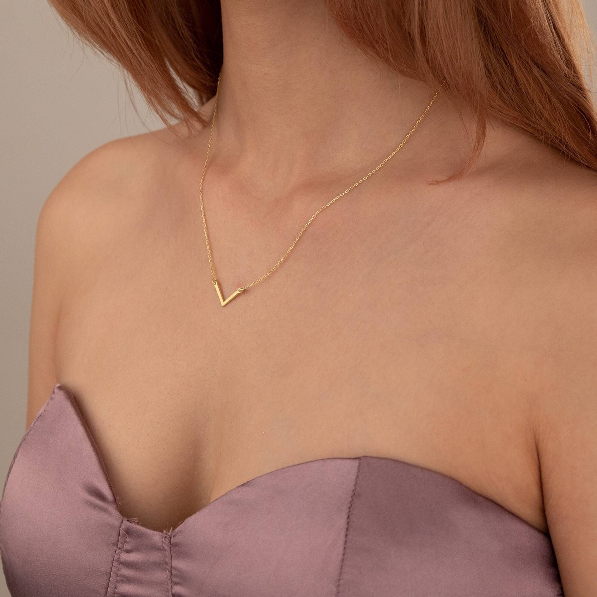 14K Solid Gold V Halskette - Echtgold Chevron Anhänger Minimalist Halsketten Geschenk Für Sie Frauen Goldschmuck von MissTubiJewellery