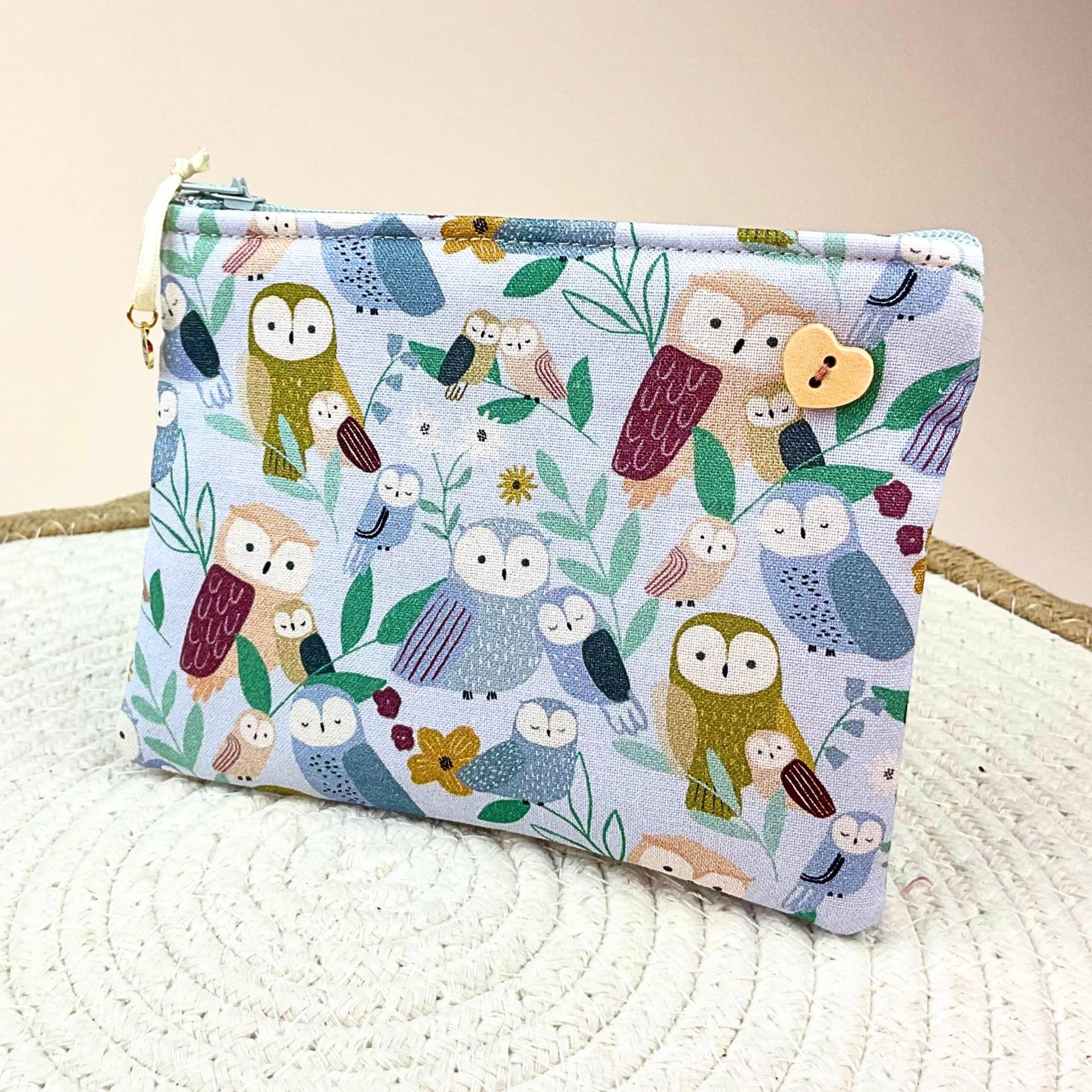 Kleine Stofftasche Eulenmotiv - Hellblaue Kosmetiktasche, Handgemacht, Ideal Für Hygieneartikel, Kleingeld Oder Als Mini-Geldbörse von Missboysenberry