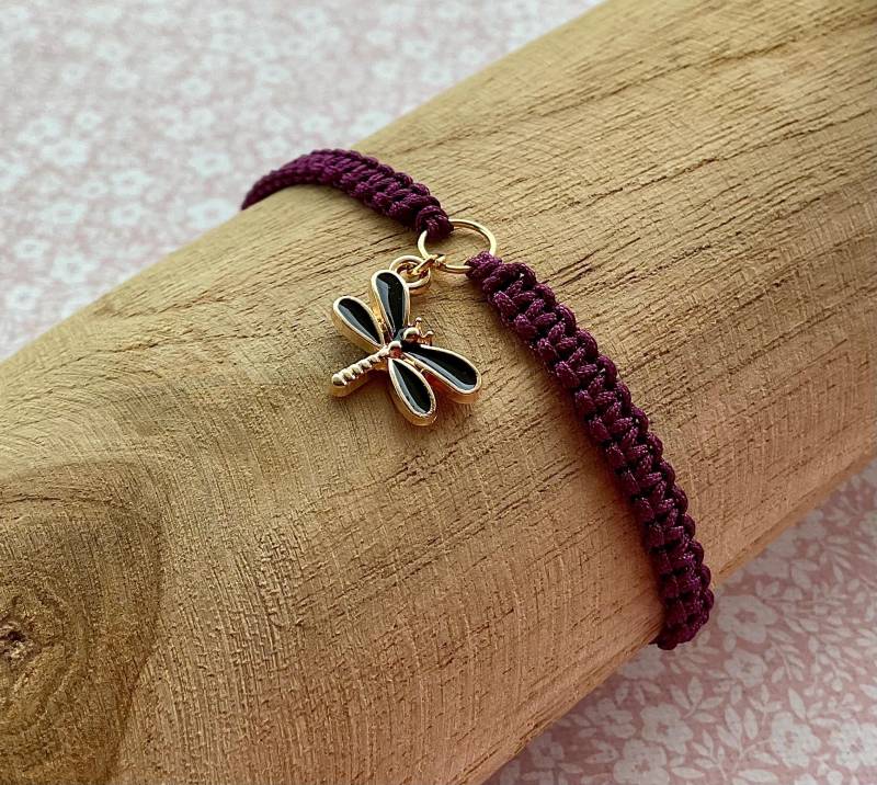 Libellen Armband Makramee Handgefertigt in Deiner Wunschfarbe Libellen Armband Makramee Handgefertigt in Deiner Wunschfarbe von Missboysenberry