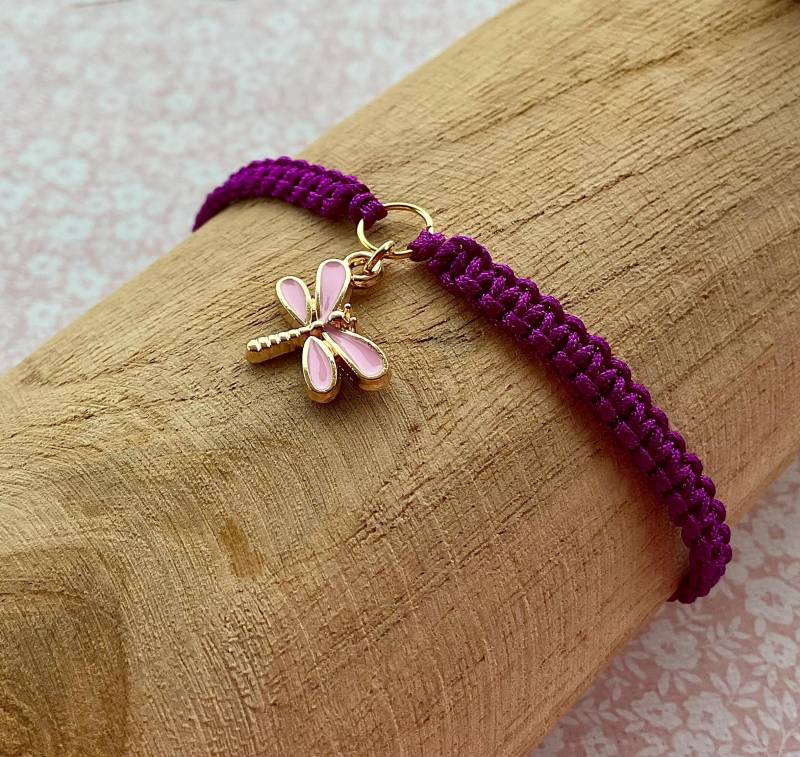 Geknüpftes Makramee Armband Rosa Libelle in Deiner Wunschfarbe von Missboysenberry