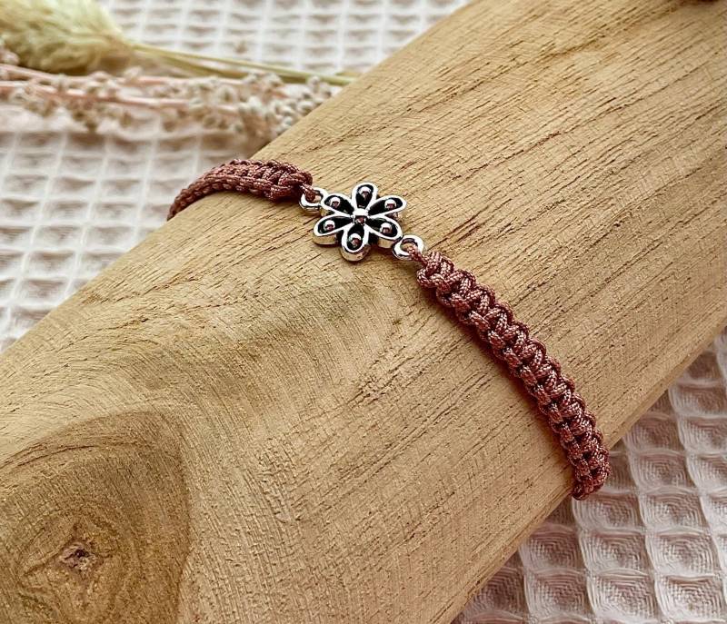 Makramee Armband/Freundschaftsarmband Floral Mit Blume Boho Handmade Armbänder Silber Blumen Makramee Armband/Freundschaftsarmband Floral Mit Blume Boho Handmade Armbänder Silber Blumen von Missboysenberry