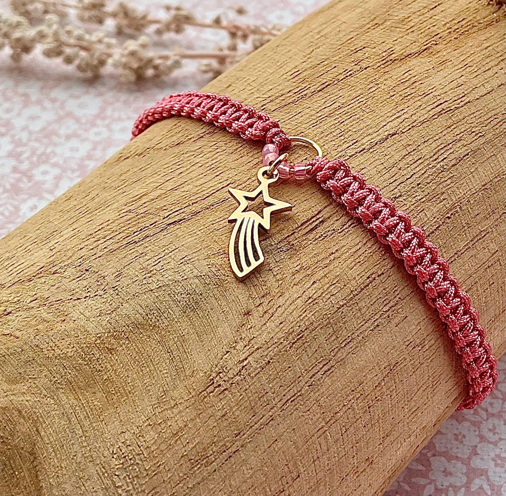 Makramee Wunscharmband Mit Sternschnuppe - Bedeutungsvoll & Personalisierbar Viele Farben Verstellbar von Missboysenberry