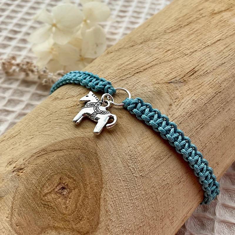 Makramee Armband Mit Silbernem Pferd in Deiner Wunschfarbe Tolles Geschenk Für Pferdefreunde Makramee Armband Mit Silbernem Pferd in Deiner Wunschfarbe Tolles Geschenk Für Pferdefreunde von Missboysenberry