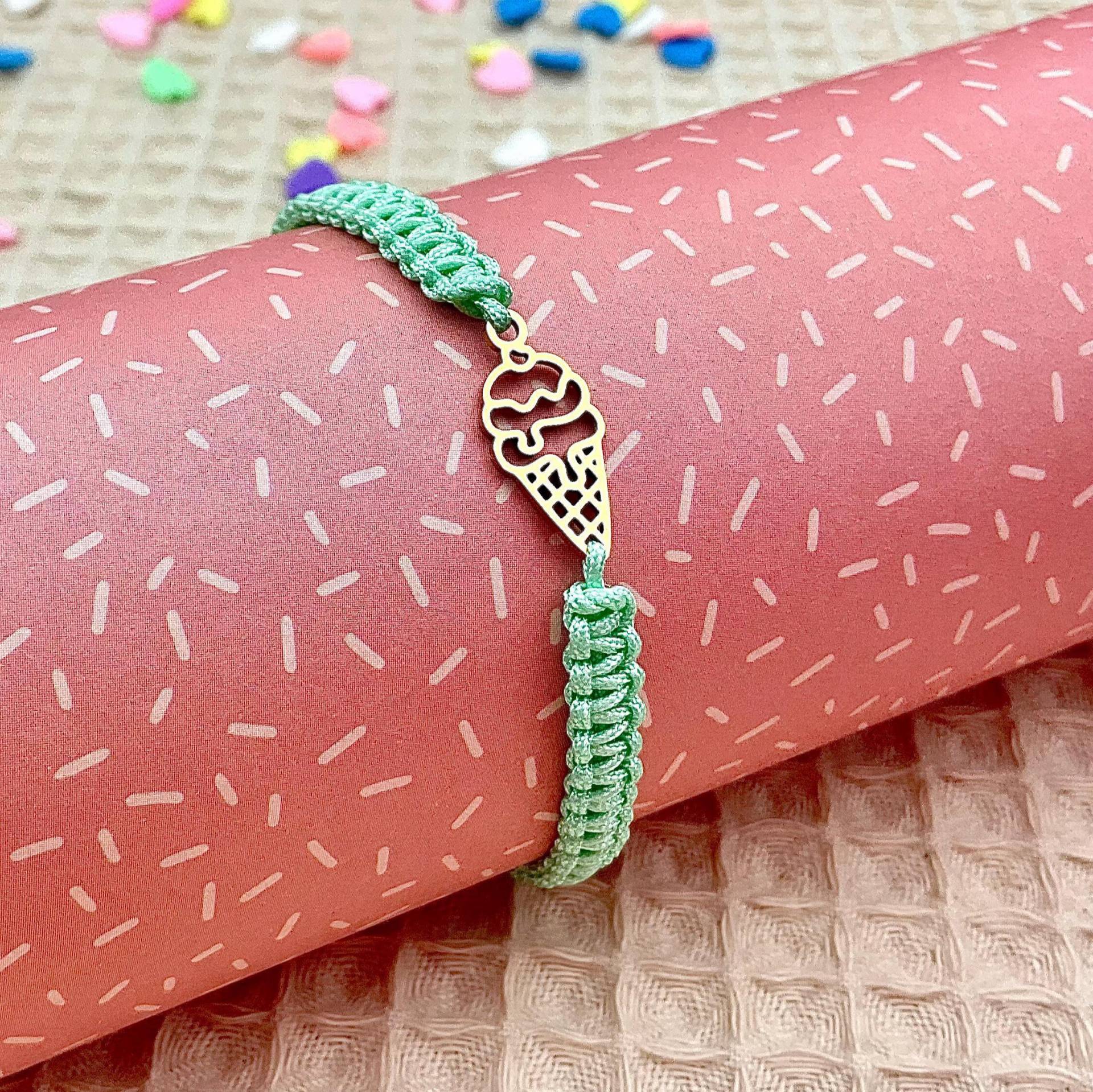 Sommer Armband Eistüte in Deiner Wunschfarbe Mit Geschenkkarte Sommer Armband Eistüte in Deiner Wunschfarbe Mit Geschenkkarte von Missboysenberry