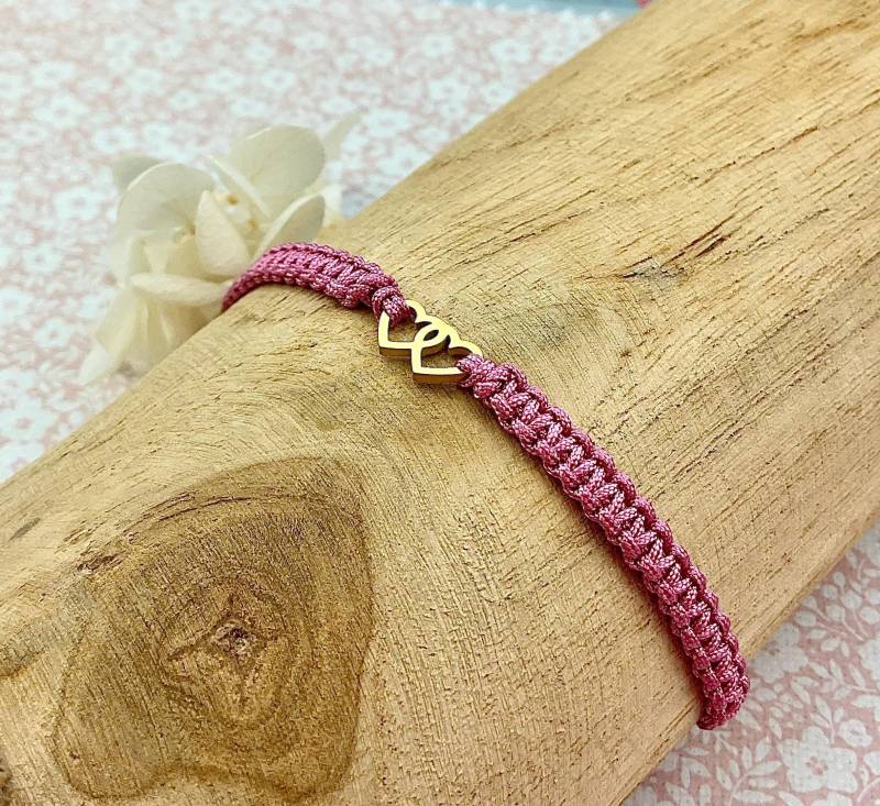 Zartes Makramee Armband Mit Zwei Herzen in Gold Oder Silber Deiner Wunschfarbe Zartes Makramee Armband Mit Zwei Herzen in Gold Oder Silber Deiner Wunschfarbe von Missboysenberry