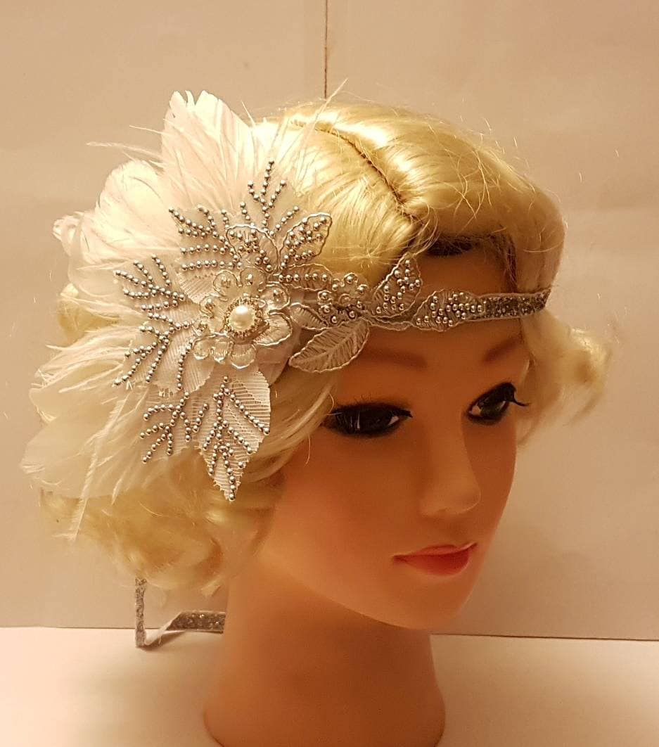 Gatsby Haarband Kristall & Silber Perlen Flapper Kopfschmuck Mit Federn Gatsby Haarband Kristall & Silber Perlen Flapper Kopfschmuck Mit Federn von Misseleganceyveils