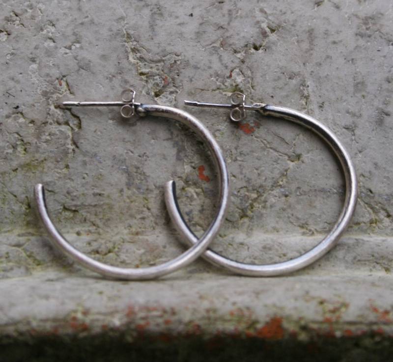 925 Silber Oxidierte Hoop Ohrringe 925 Silber Oxidierte Hoop Ohrringe von MissieRabdau