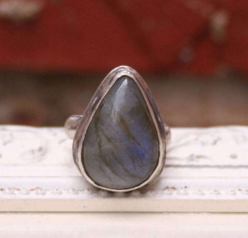 Labradorit Edelstein Metall Arbeit Oxidiert Sterling Silber Großen Stein Rustikale Erdigen Wald Ring Labradorit Edelstein Metall Arbeit Oxidiert Sterling Silber Großen Stein Rustikale Erdigen Wald Ring von MissieRabdau