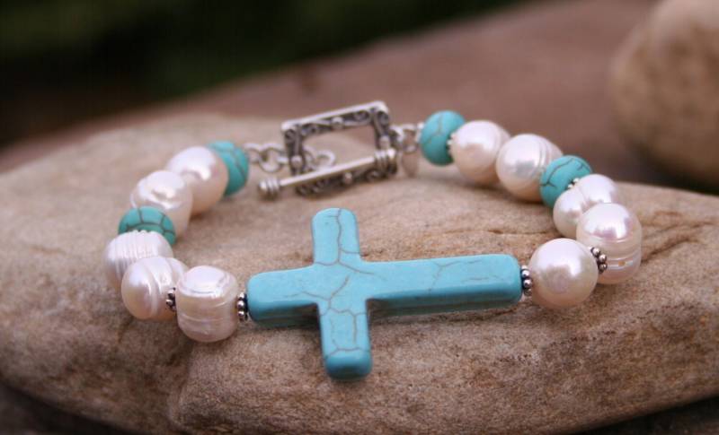 Türkis Seitlich Rustikal Erdig Boho Turuqoise Weißes Perlenarmband Türkis Seitlich Rustikal Erdig Boho Turuqoise Weißes Perlenarmband von MissieRabdau