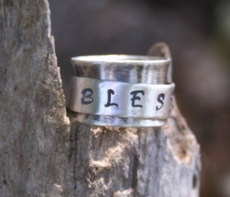 sterling Silber Oxidierte Hand Gestempelt Spinner Boho Ring sterling Silber Oxidierte Hand Gestempelt Spinner Boho Ring von MissieRabdau