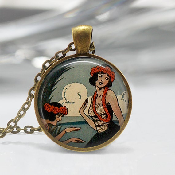 Hawaii Schmuck Hula Halskette Vintage Girls Tropical Island Hawaiian Luau Art Anhänger in Bronze Oder Silber Mit Kette Inbegriffen von MissingPiecesStudio
