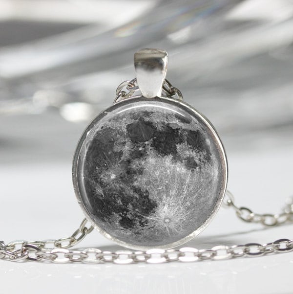 Vollmond Halskette Astronomie Schmuck Sonnensystem Weltraum Kunst Anhänger Mit Kugelkette Inklusive von MissingPiecesStudio