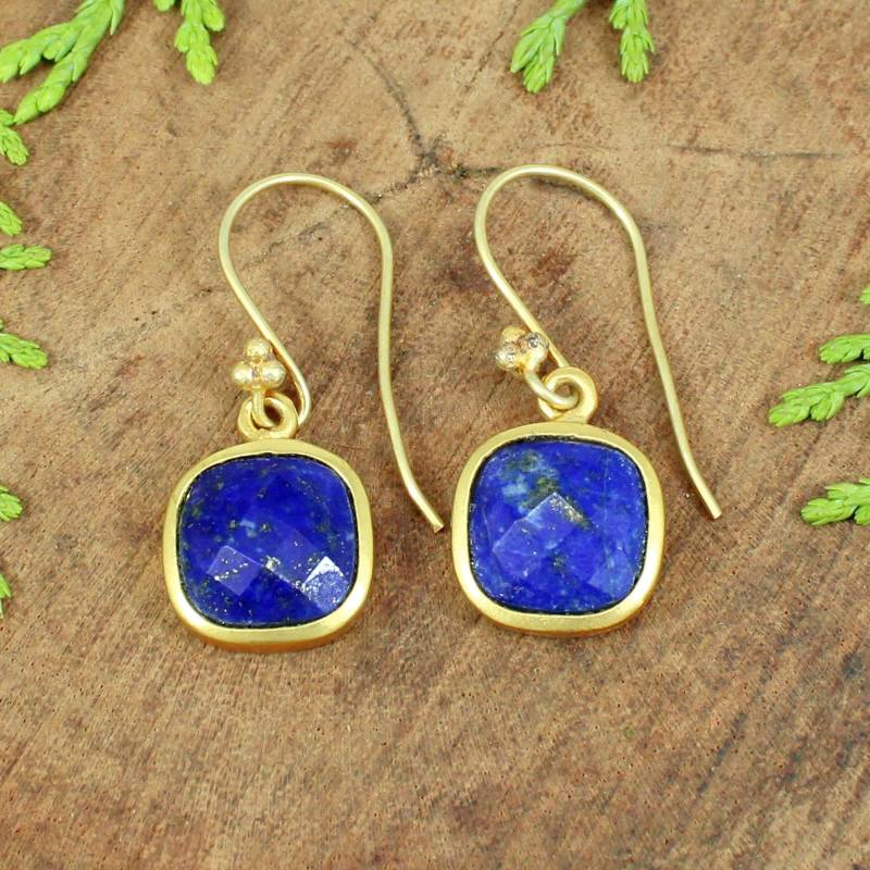 Bezel Set Lapis Lazuli Ohrringe Vergoldetes Messing Im Boho Stil von MissomaSantiago