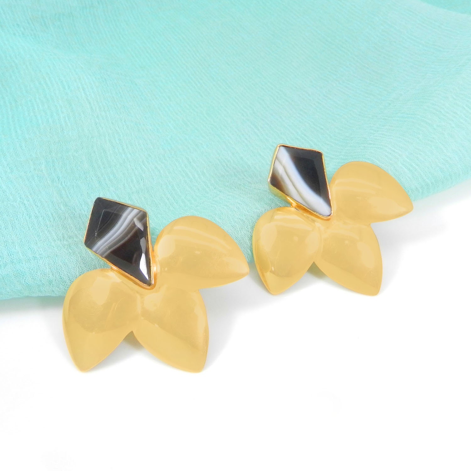 Botswana Achat Ohrringe-Drachen Form Ohrringe-Achat Stein Ohrringe-Boho Schmuck-Boho Statement Vergoldete Messing Ohrringe-Handgefertigtes Geschenk von MissomaSantiago