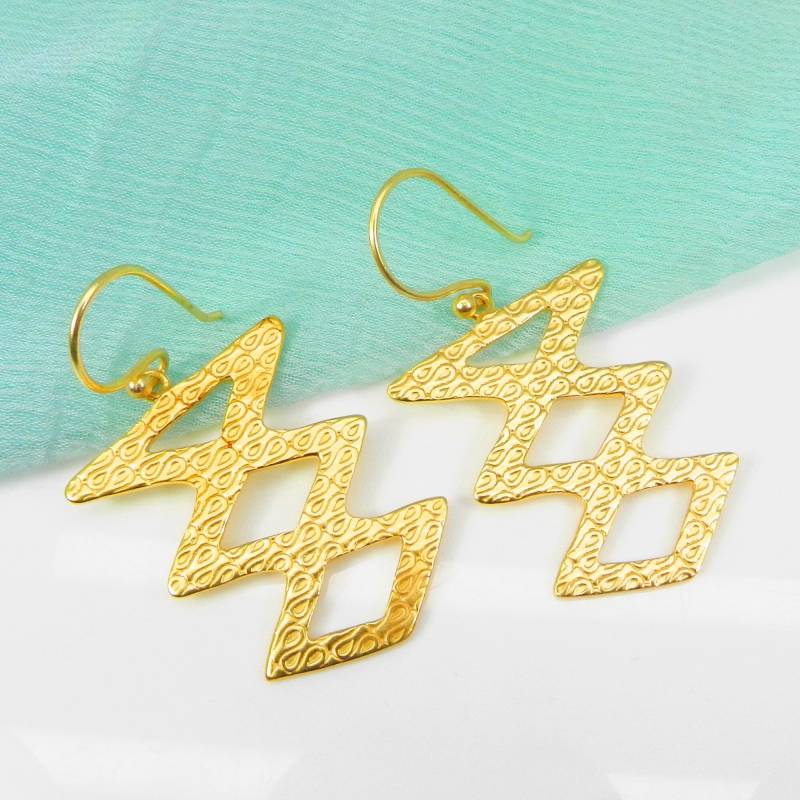 Frauen Designer Ohrringe, Zick Zack Stammes Messing Gold Handgemachte Baumeln Geschenk Schmuck von MissomaSantiago