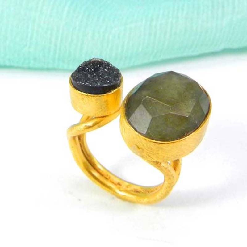 Labradorit & Black Druzy Edelstein Ring Vergoldetes Messing, Einstellbar von MissomaSantiago