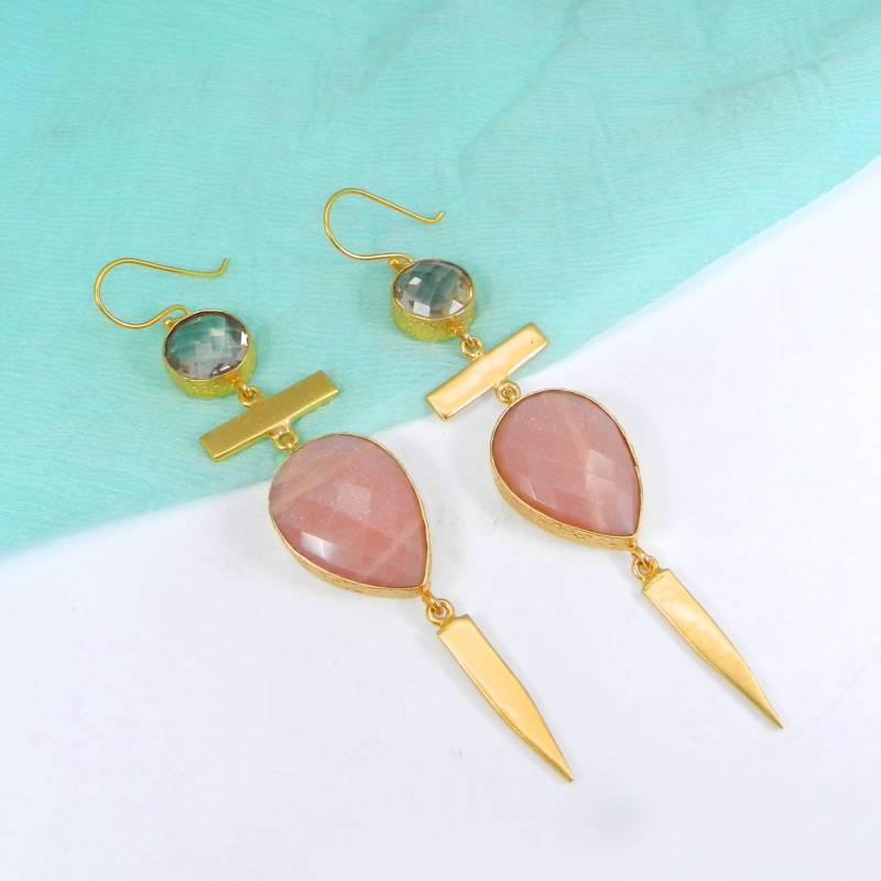 Pfirsich Mondstein Ohrringe, Messing Baumeln Champagner Handgemachte Frauen Mode von MissomaSantiago