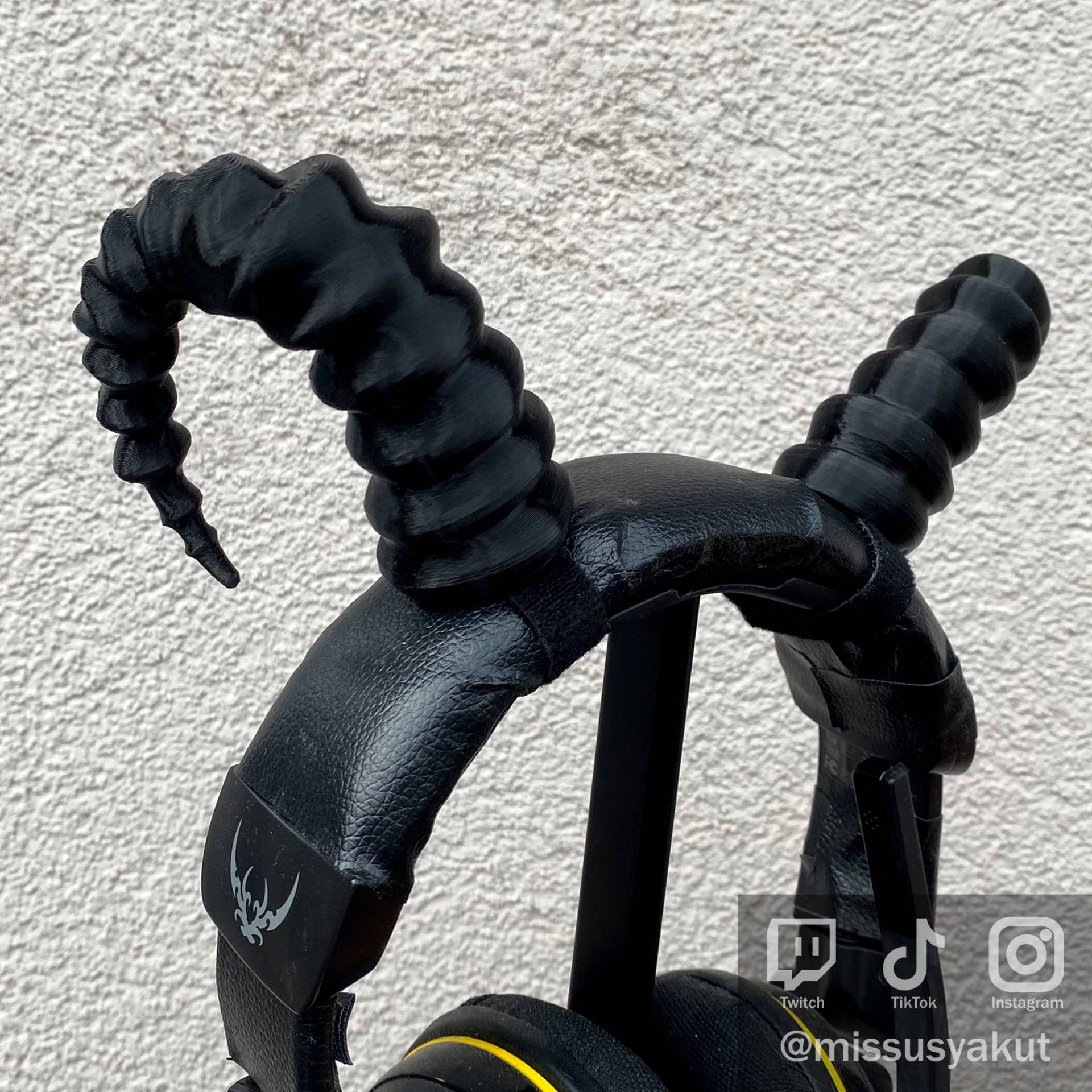 Gerippte Ziege Dämon Hörner Für Kopfhörer-Headsets, Gothic Gebogen Satyr Hörner, Cosplay Zubehör Gamer, Gaming Schreibtisch Dekor von MissusYakut