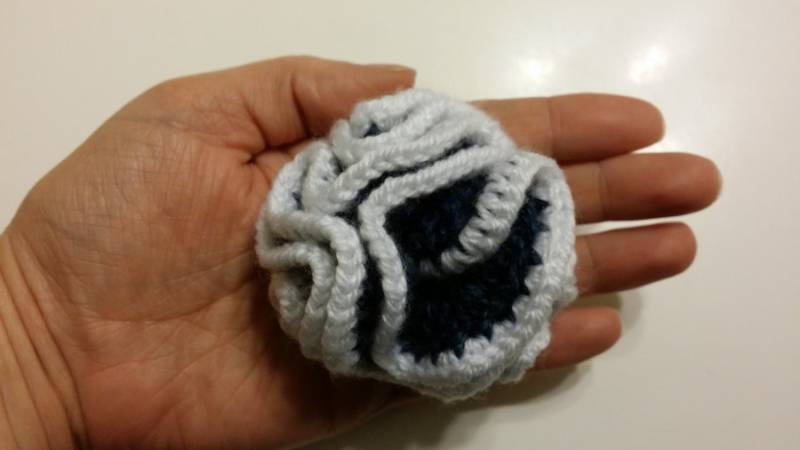 Gehäkelte Blume Blau Tweed Gehäkelte Blume Blau Tweed von MissyAndMax