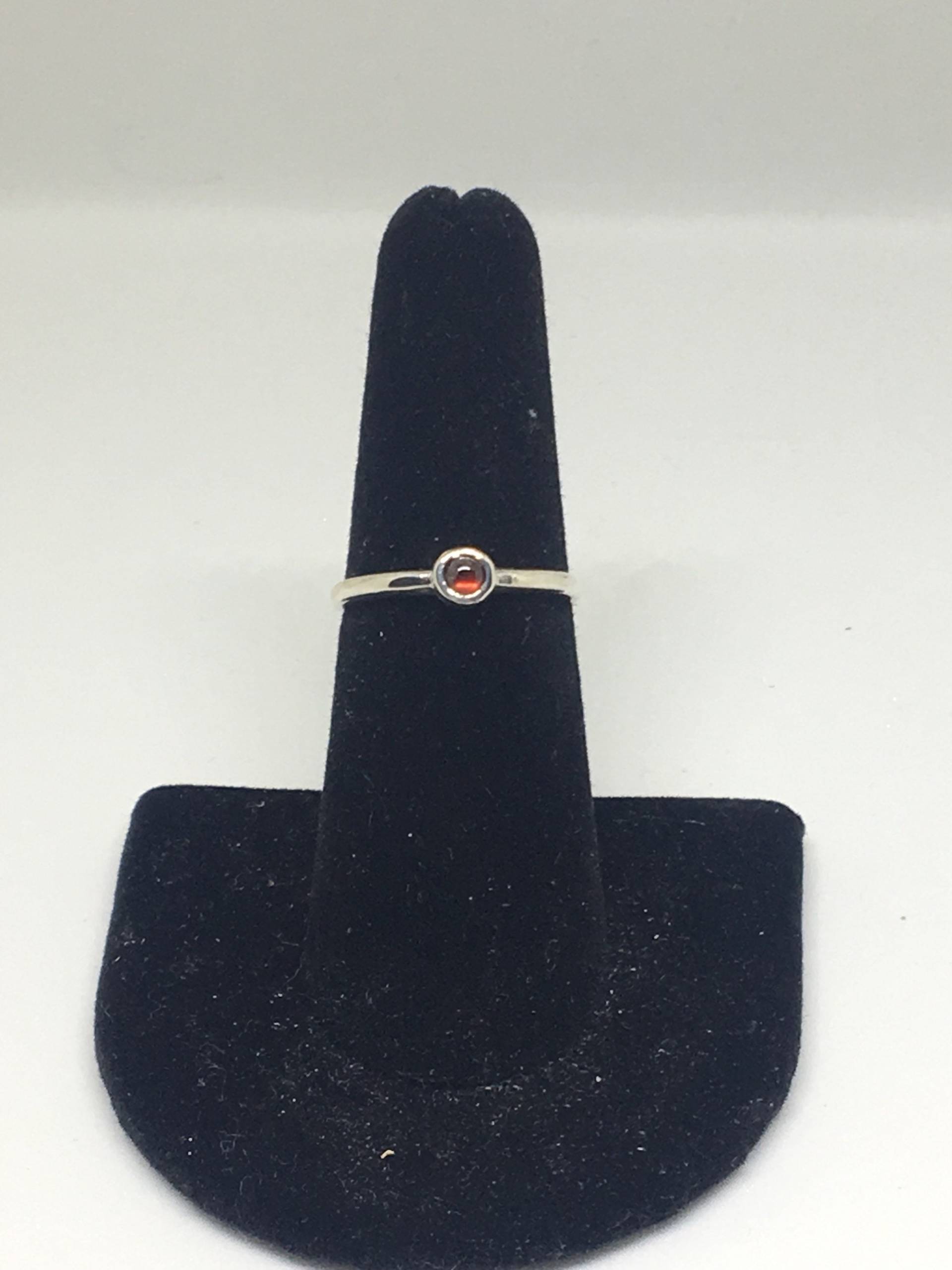 Granat Stapelbar Silber Ring Granat Stapelbar Silber Ring von MissyJewelryDesign