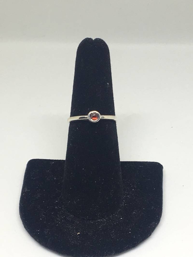 Granat Stapelbar Silber Ring Granat Stapelbar Silber Ring von MissyJewelryDesign