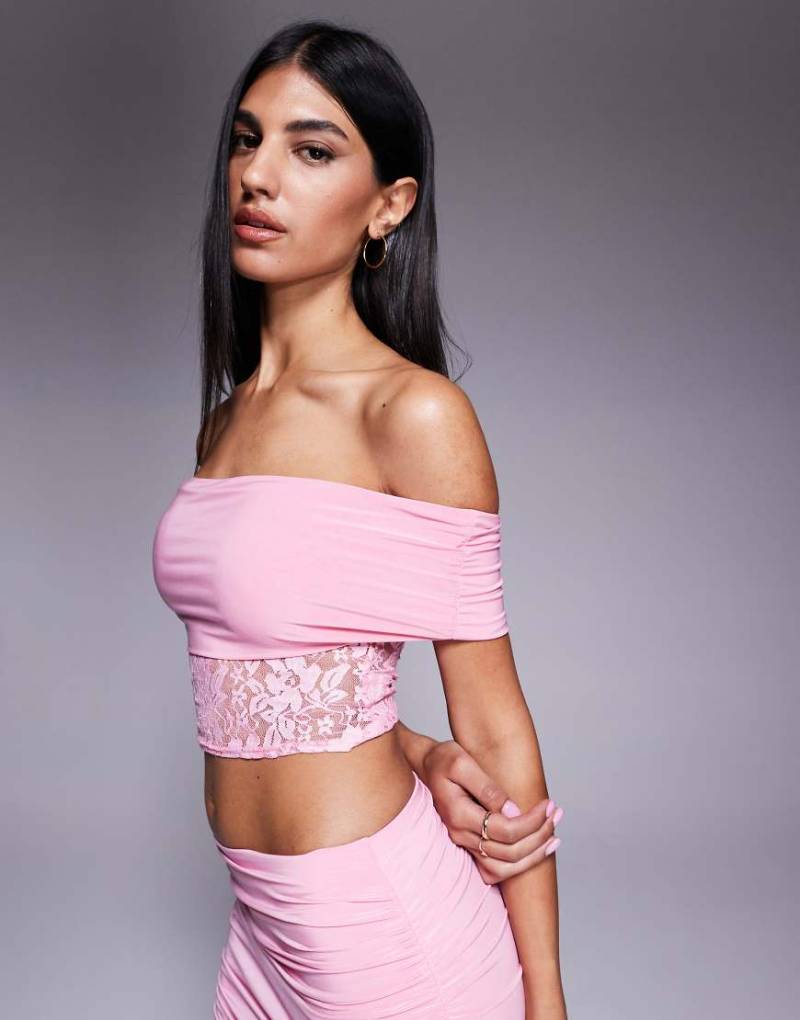 Missy Empire - Anschmiegsames, figurformendes Oberteil aus rosa Spitze mit breitem Carmen-Ausschnitt, Kombiteil von Missyempire