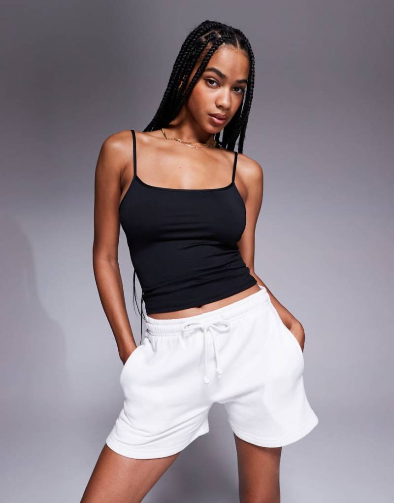 Missy Empire - Exklusive Sweatshorts in Weiß mit Tunnelzug von Missyempire