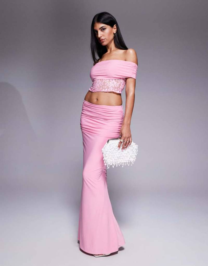 Missy Empire - Geraffter, anschmiegsamer, figurbetonter Maxirock aus zweilagigem Stoff in Rosa mit seitlichem Detail, Kombiteil von Missyempire