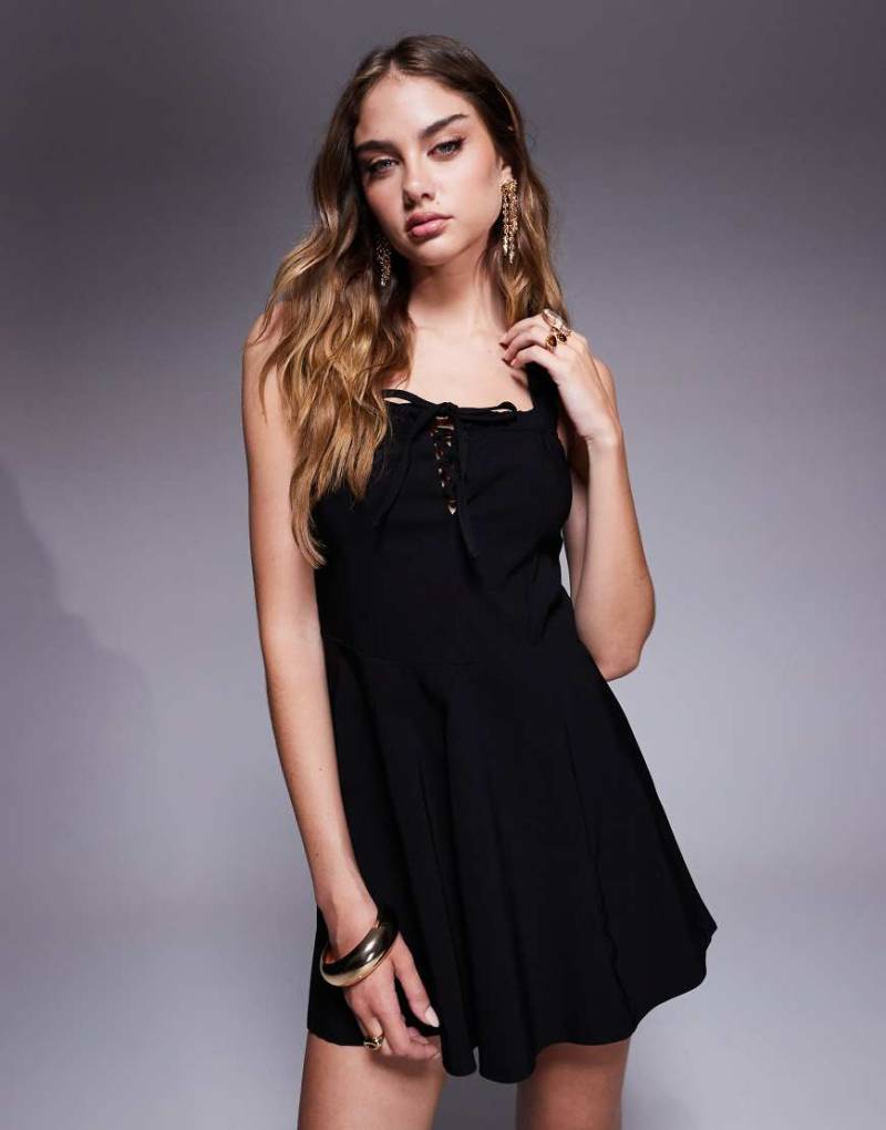 Missy Empire - Minikleid aus Bengaline in Schwarz mit Bindeband vorne von Missyempire