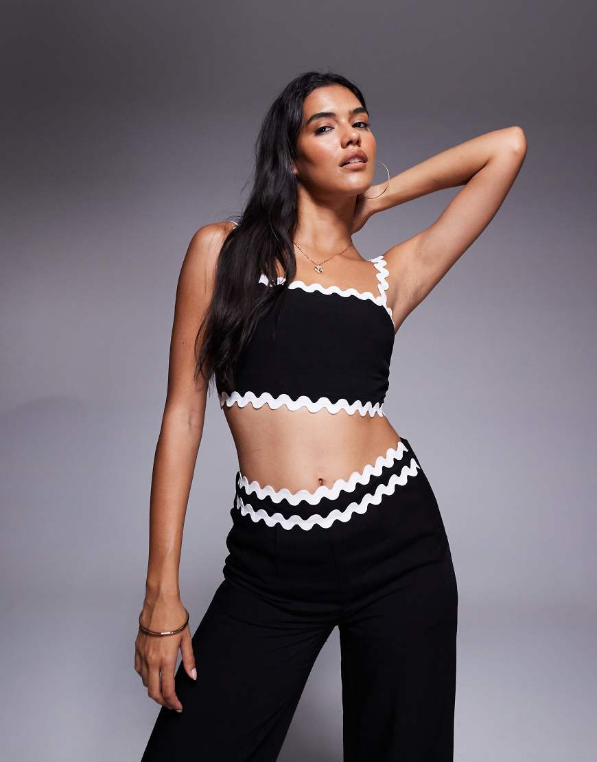 Missy Empire - Oberteil aus Baumwolle in Schwarz mit Bogenkante und eckigem Ausschnitt, Kombiteil von Missyempire