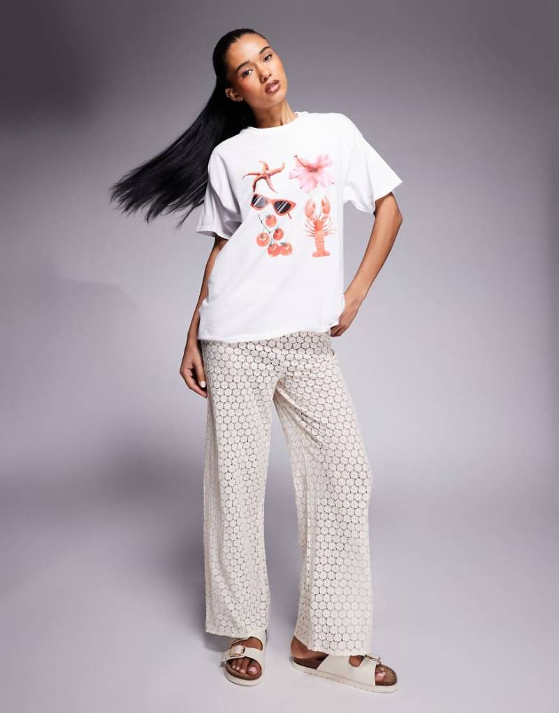 Missy Empire - Oversize-T-Shirt in Weiß mit roten Motiven von Missyempire