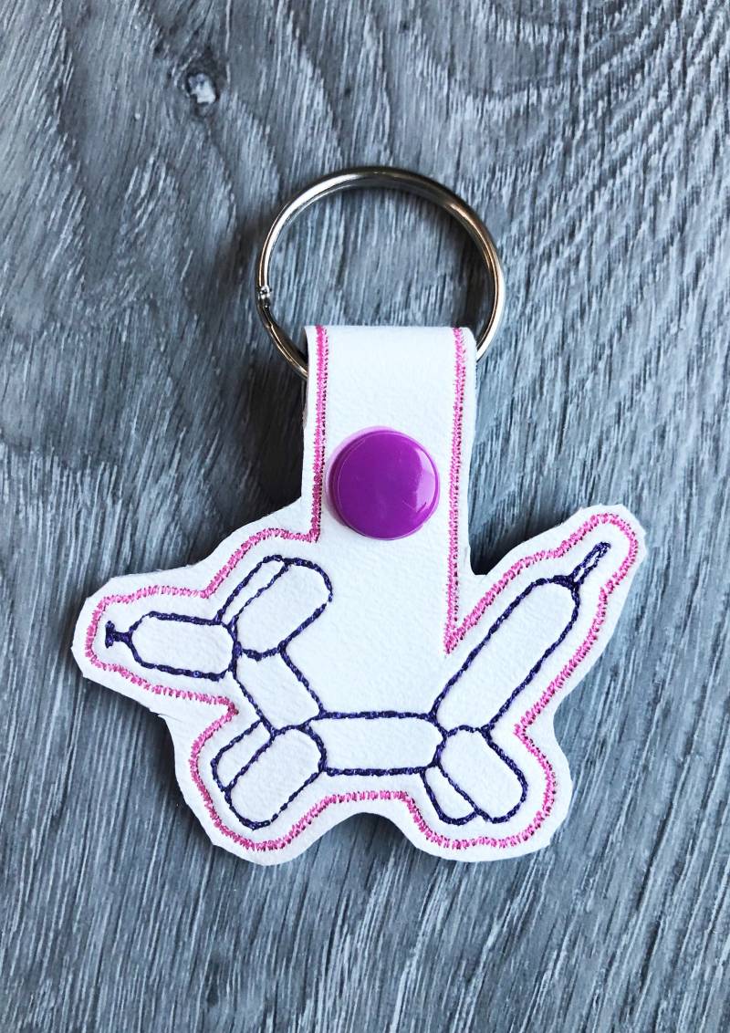 Ballon Hund Schlüsselanhänger Bestickter Marine Vinyl Geldbörse Anhänger von MissysMonkeys