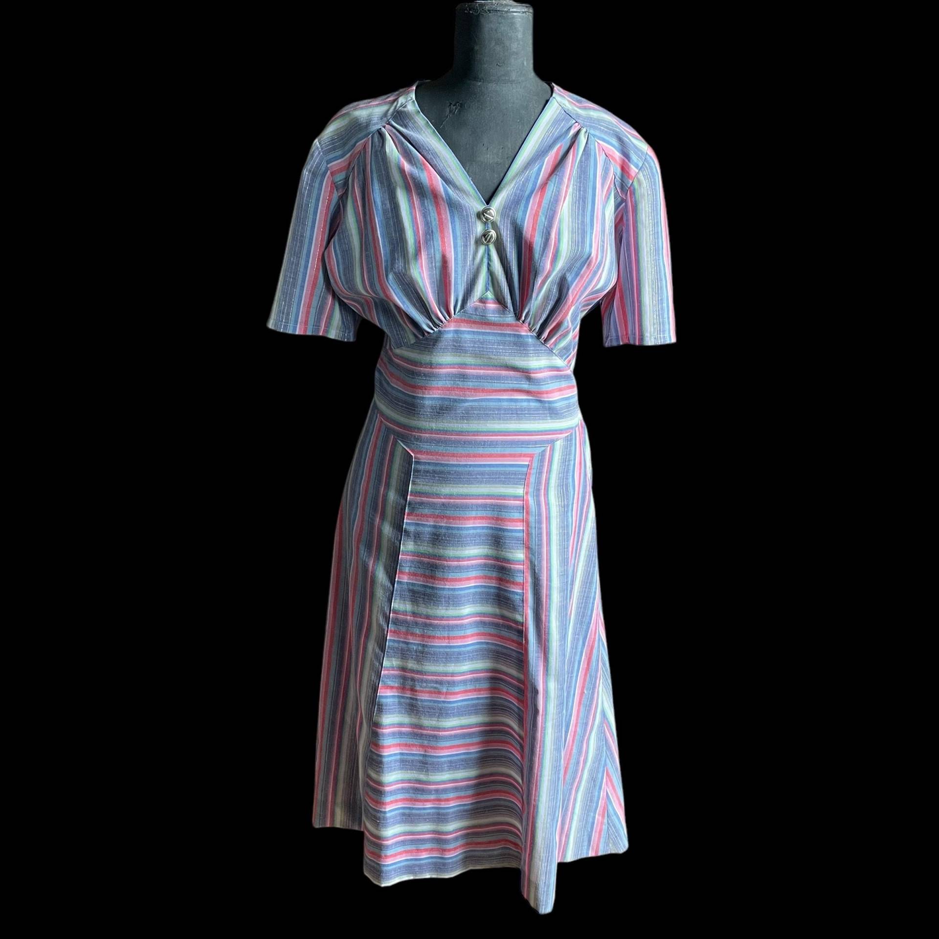 1940Er Jahre Kleid Nach Originalschnittmuster, Vintagestoff, Gestreiftes in Handarbeit Angefertigt von MissysWonderbag