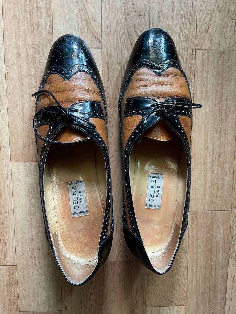 Designer 1970Er Vintage Schuhe in Schwarz Und Hellbraun Von Celine Aus Leder Größe 37Eu von MissysWonderbag