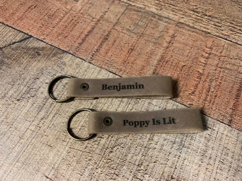 Personalisierte Leder Schlüsselanhänger, Monogrammiert Custom Distressed Trauzeugen Geschenke von MisterCrafter