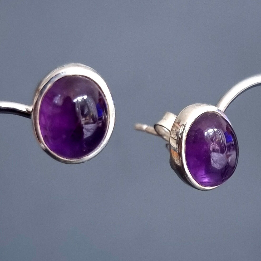 Amethyst Ohrstecker, Oval Edelstein Alltag Ohrringe, Silber Lila Edelstein, Februar Geburtsstein, Mistry Gems, As1 Amethyst Ohrstecker, Oval Edelstein Alltag Ohrringe, Silber Lila Edelstein, Februar Geburtsstein, Mistry Gems, As1 von MistryGems