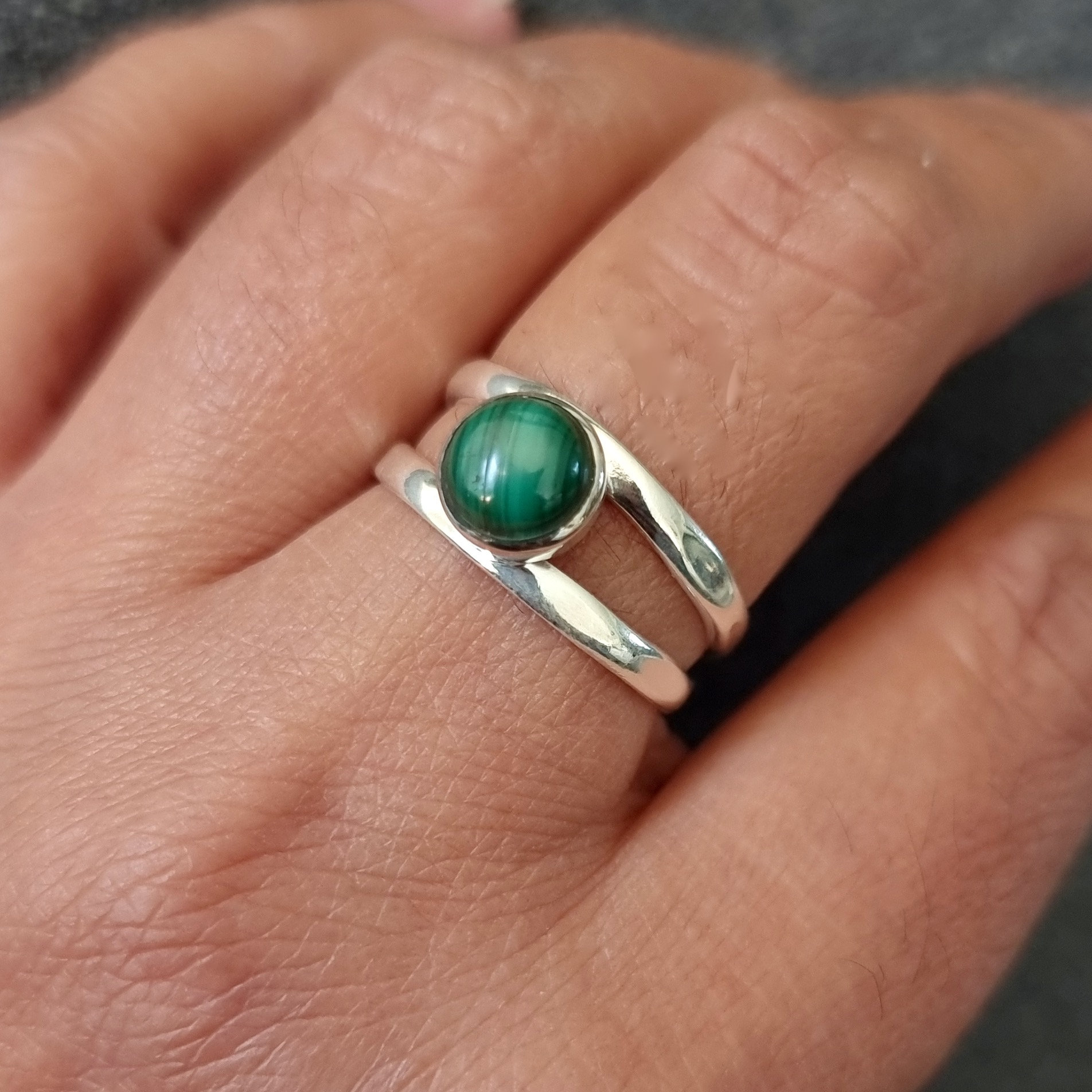 Moderner Runder Malachit Ring, 925 Sterling Silber, Gestreifter Grüner Edelstein Solitär Unisex Boho Schmuck Für Jeden Tag, Mistry Gems, R22Mal von MistryGems