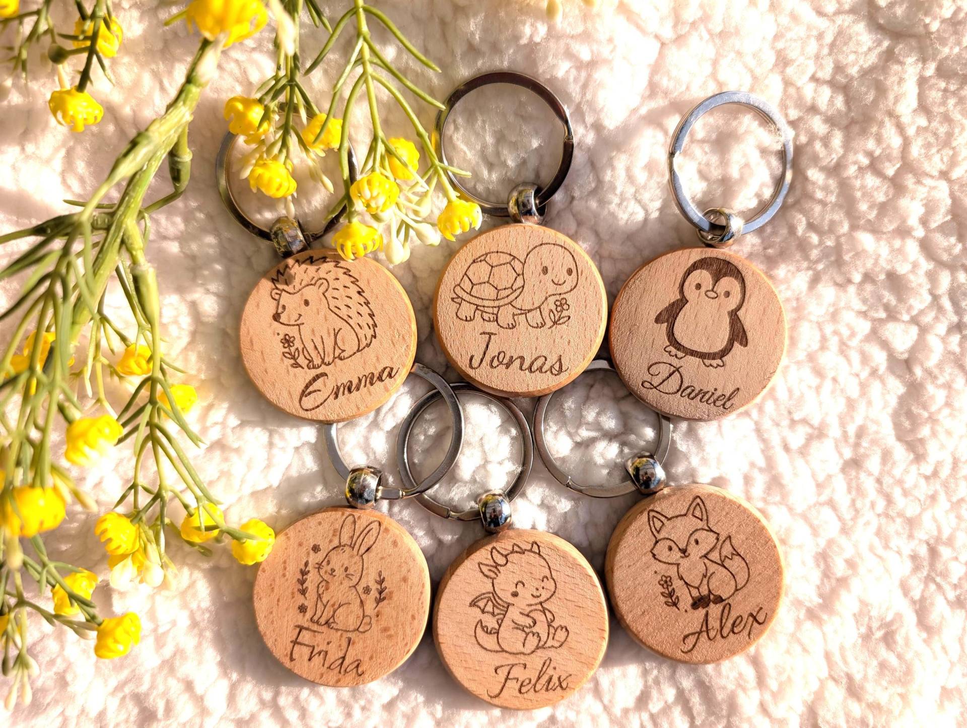 Personalisierter Holz Schlüsselanhänger, Gravur Mit Name, Geschenk Für Kinder, Holzanhänger Einschulung, Geburtstag, Kindergarten von MisuneDesigns