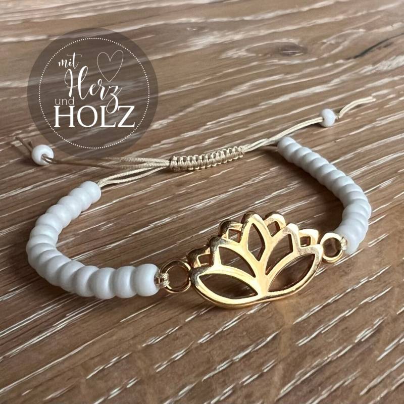 Yoga Armband "Lotusblume" Rocailles Silk-Beads Weiß Gold Yoga Armband "Lotusblume" Rocailles Silk-Beads Weiß Gold von MitHerzUndHolzShop
