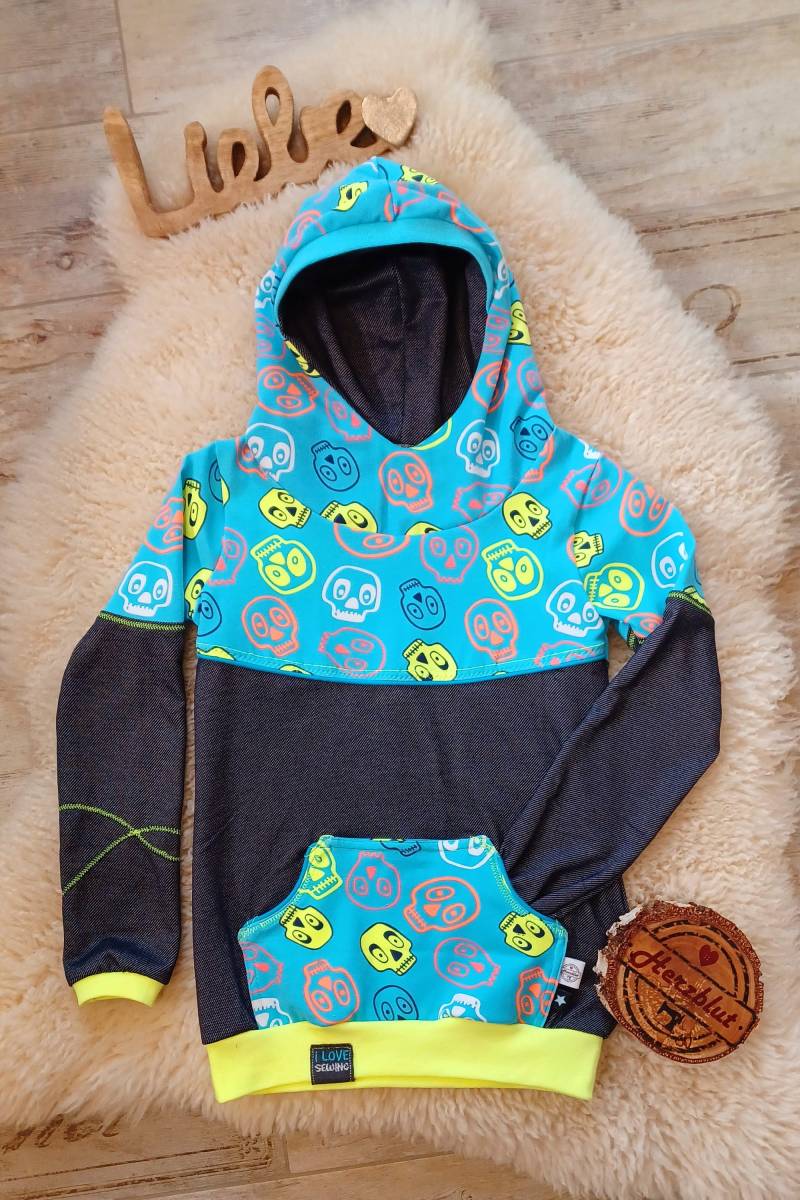 Pullover Mit Kapuze, Hoodie, Skulls, Größe 128 Pullover Mit Kapuze, Hoodie, Skulls, Größe 128 von MitHerzblutVonJana