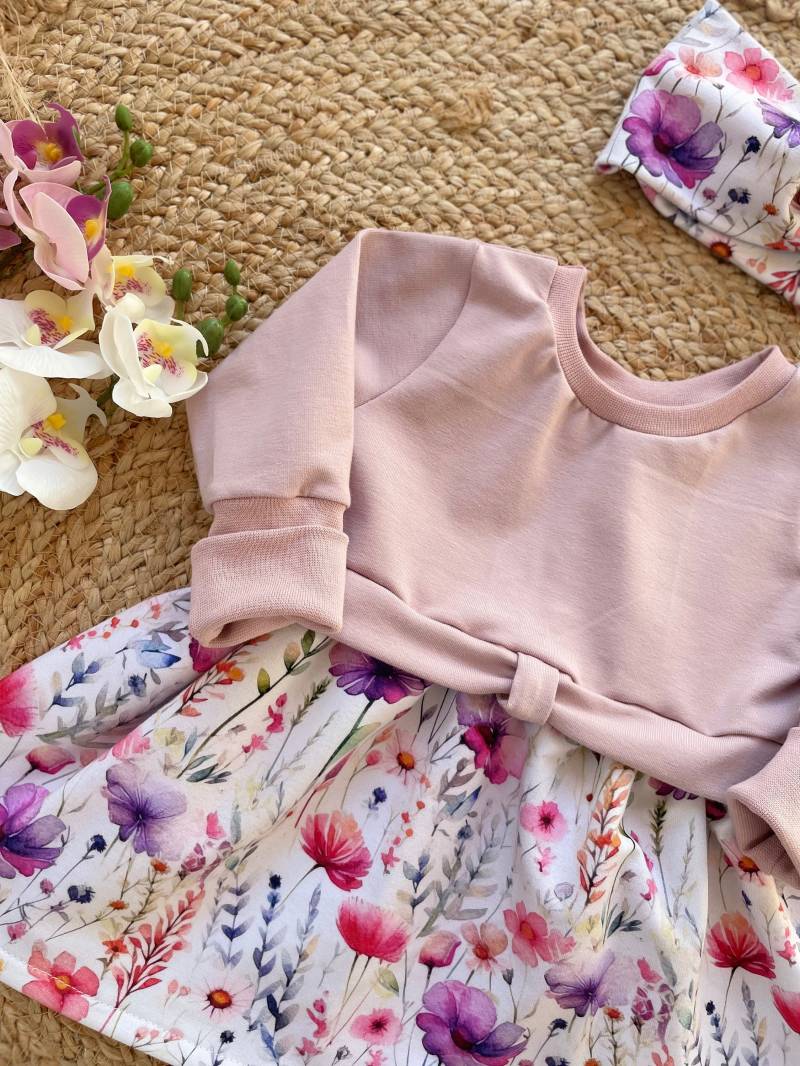 Babykleid Girlysweater Mädchenkleid Mit Haarband Babyset Kinderkleidung Taufkleid in Rosa Blumen Als Motiv Babykleid Girlysweater Mädchenkleid Mit Haarband Babyset Kinderkleidung Taufkleid in Rosa Blumen Als Motiv von MitLiebezumFaden